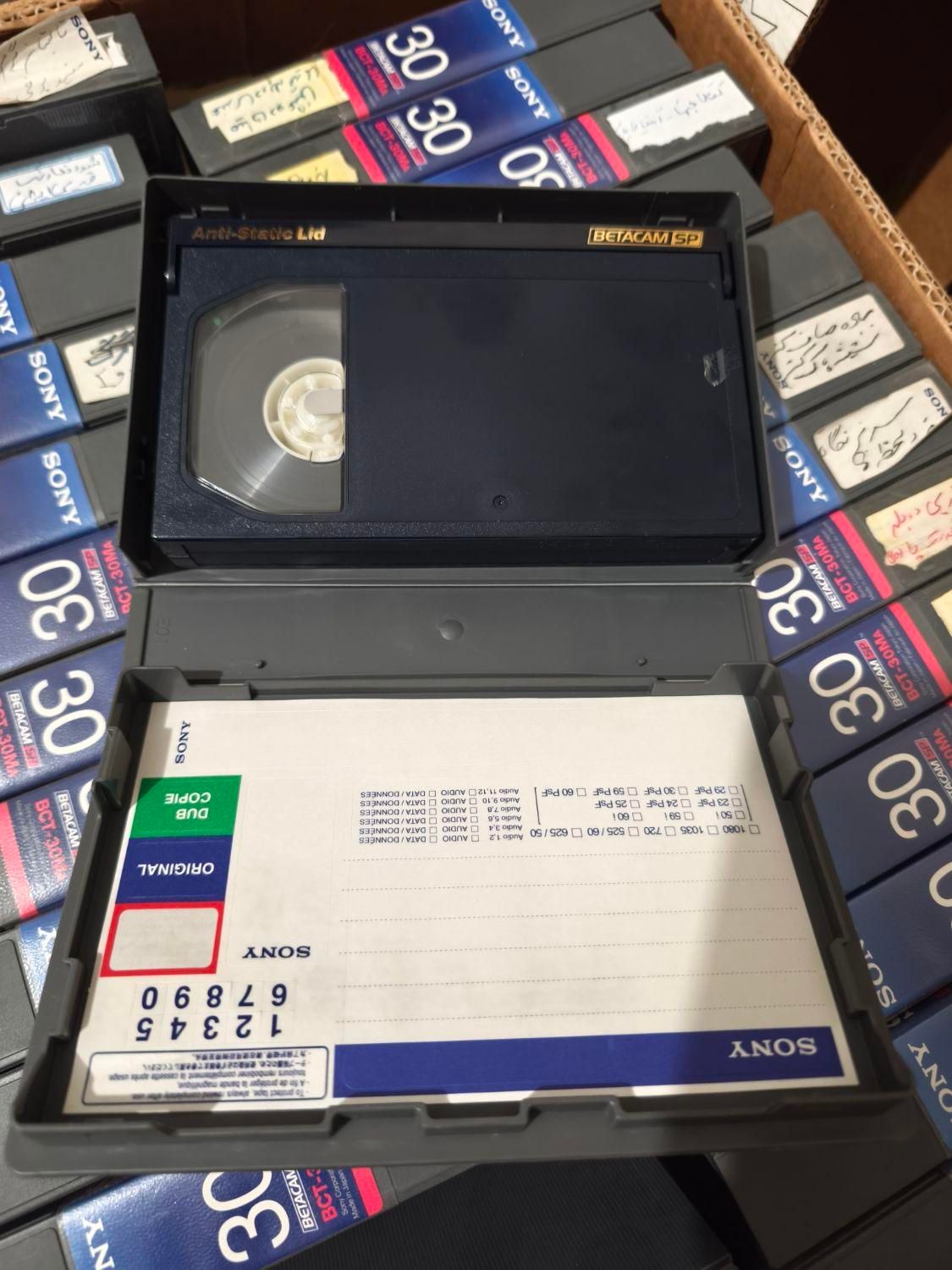 100عددفیلم کوچک درج یک درحدد نو با جعبه|پخش‌کننده DVD و ویدیو|تهران, دانشگاه علم و صنعت|دیوار
