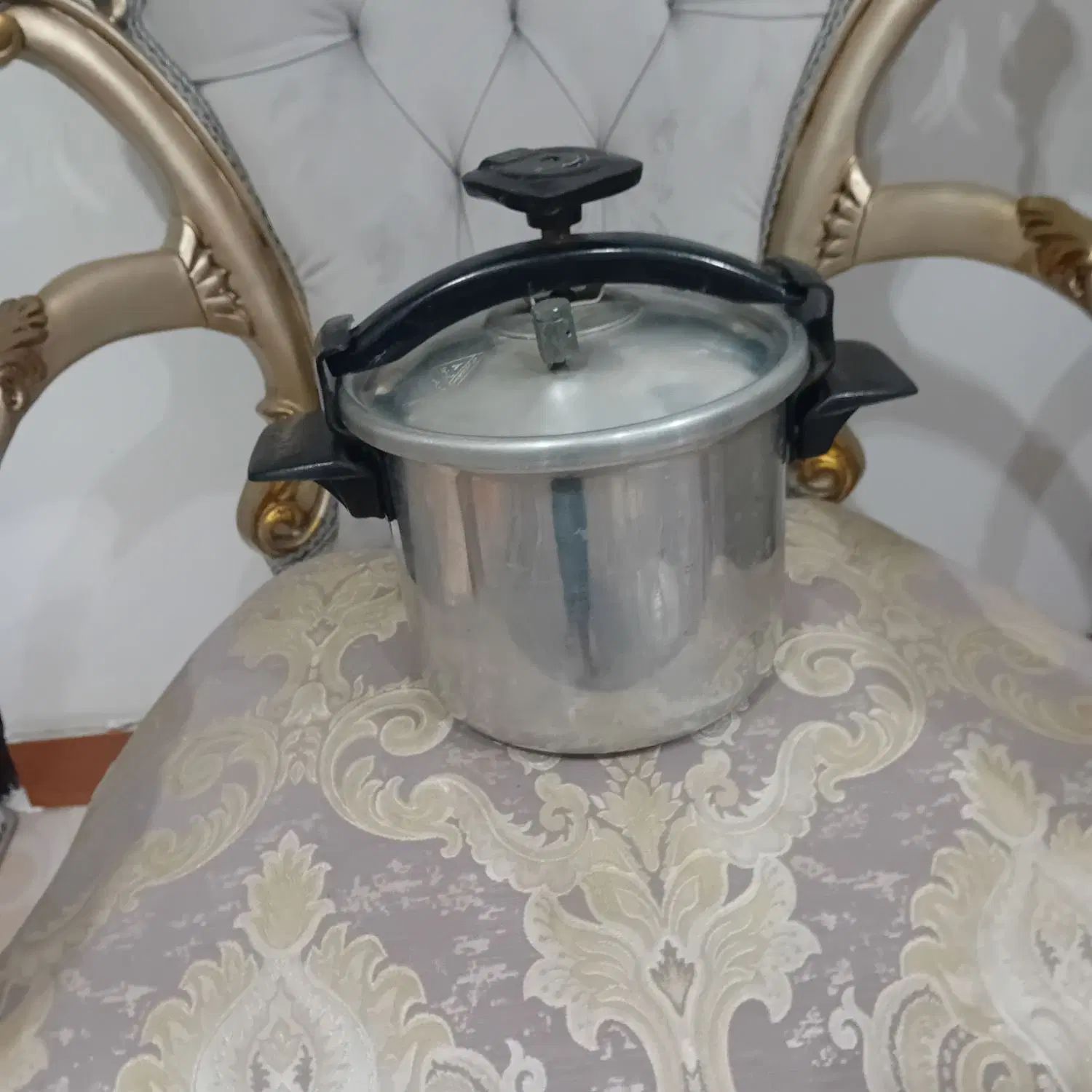 زودپز|ظروف پخت‌وپز|رشت, فلسطین|دیوار