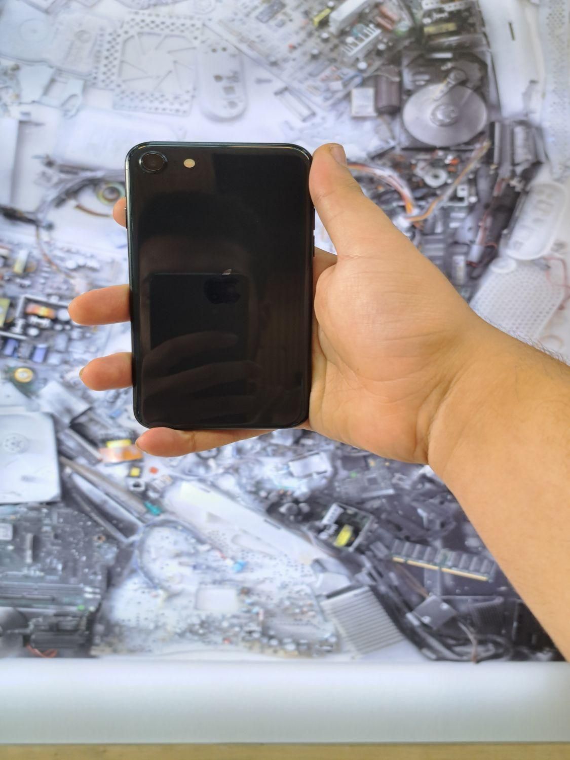 اپل iPhone SE (2020) با حافظهٔ ۱۲۸ گیگابایت|موبایل|اصفهان, احمدآباد|دیوار