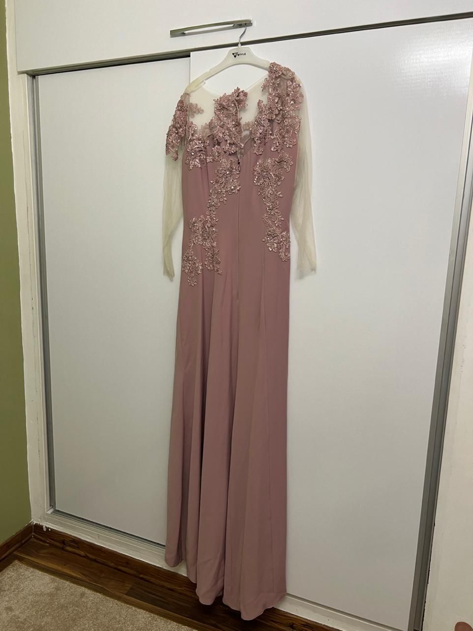 لباس مجلسی|لباس|رشت, رشتیان|دیوار