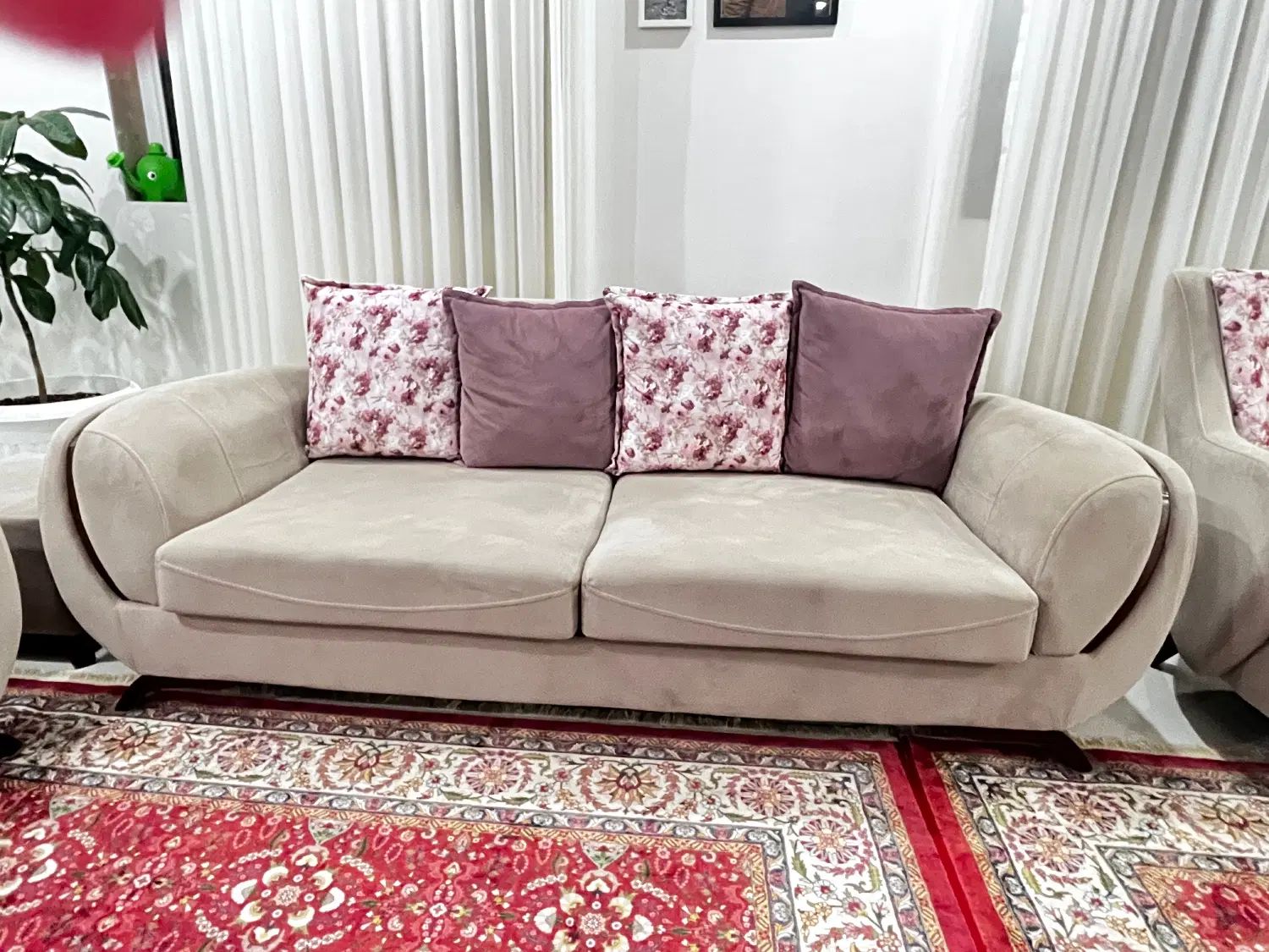 مبلمان ۸نفره کاملا سالم با پارچه بسیار تمیز|مبلمان خانگی و میز عسلی|ساری, |دیوار