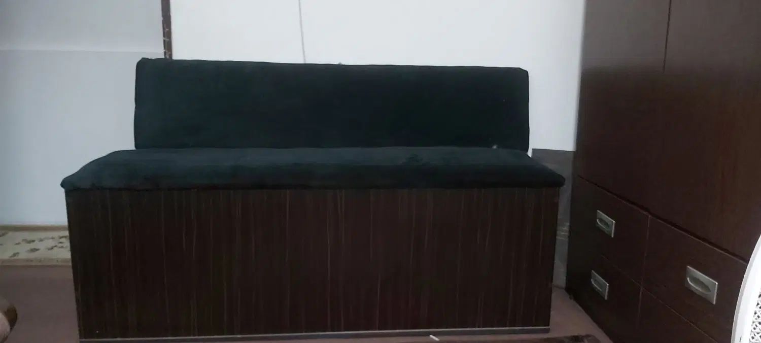 صندلی نشیمن اینه و پاتختی و جای سشوار|تخت و سرویس خواب|رشت, کوی فکوری|دیوار