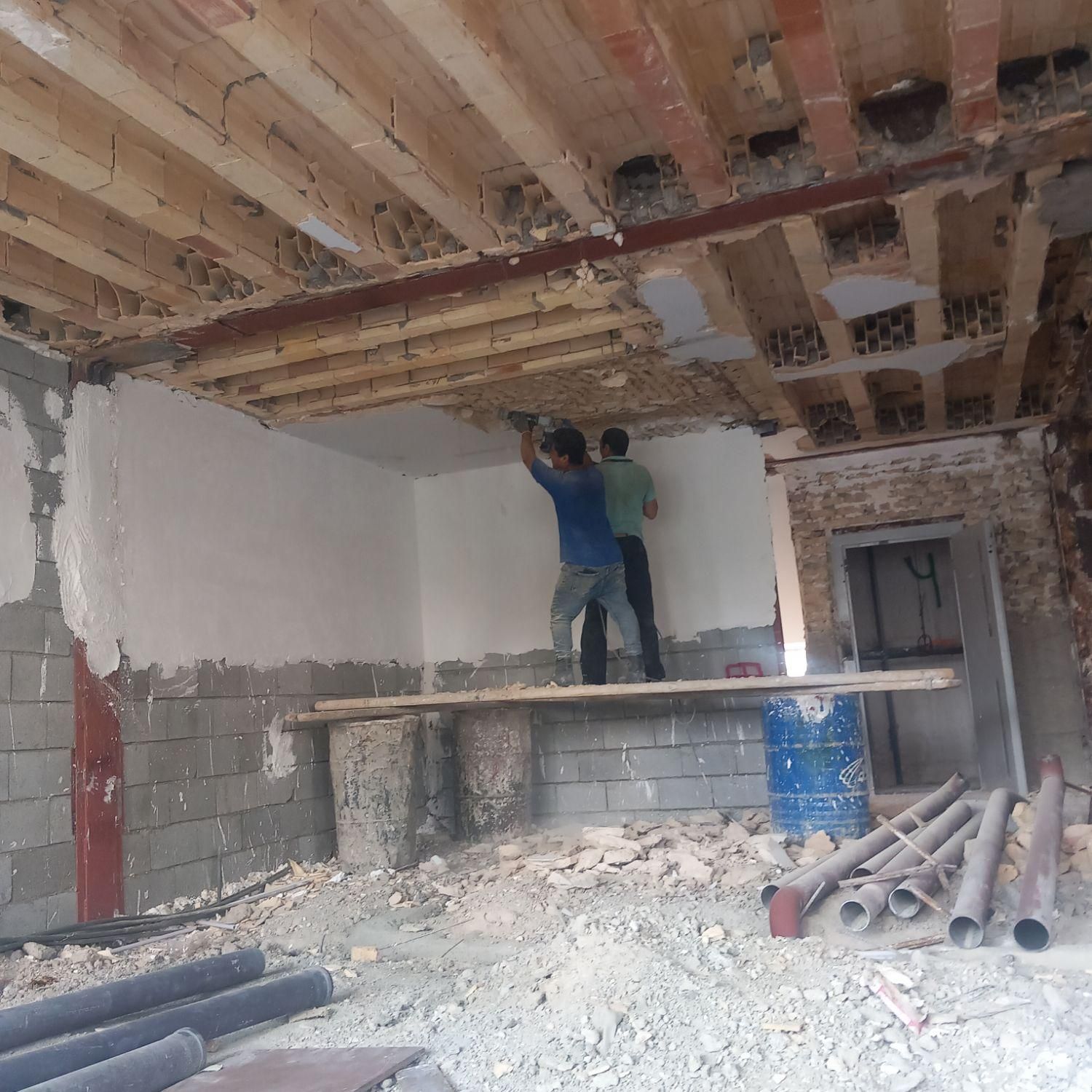 کارگر ساده ساختمانی وسنگ کار بدنه وکاشی کف|استخدام معماری، عمران و ساختمانی|تهران, نجات اللهی|دیوار