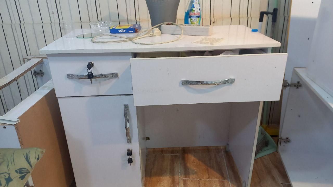 میز کار|دفتر کار|صومعهسرا, |دیوار