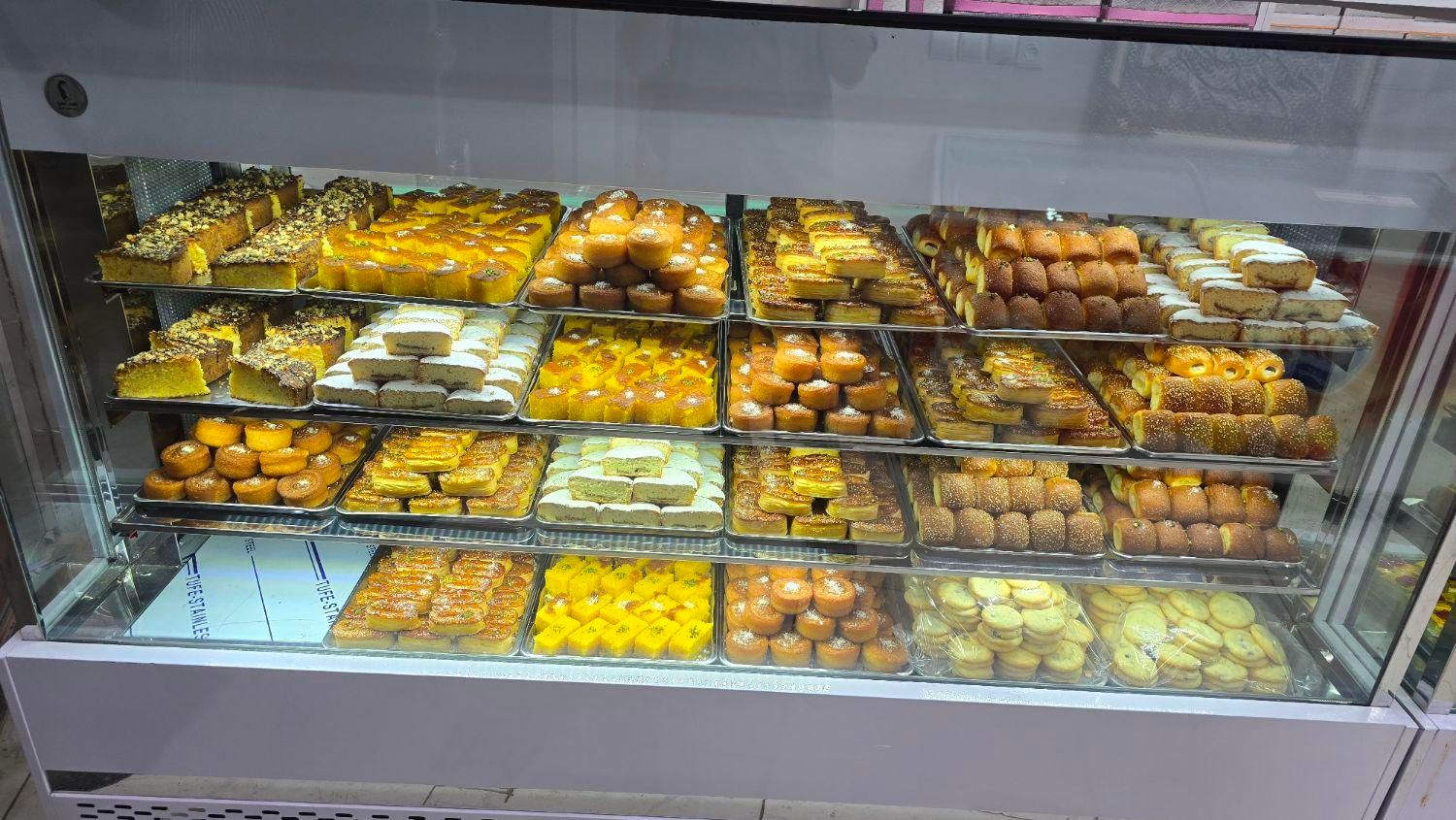 کیک و شیرینی لوتوس|خوردنی و آشامیدنی|نیشابور, طالقانی|دیوار