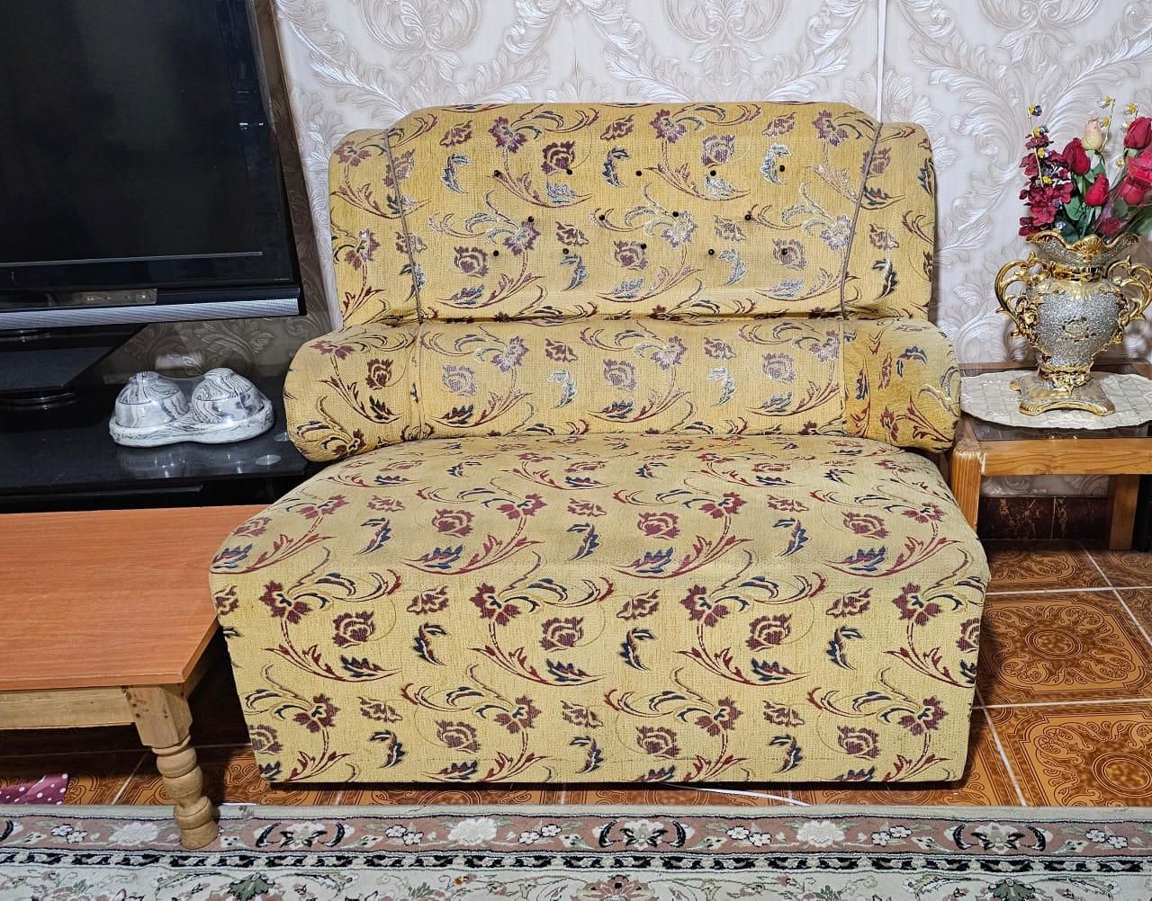 مبل راحتی ۷ نفره و میز عسلی|مبلمان خانگی و میز عسلی|لاهیجان, خمیر کلایه|دیوار