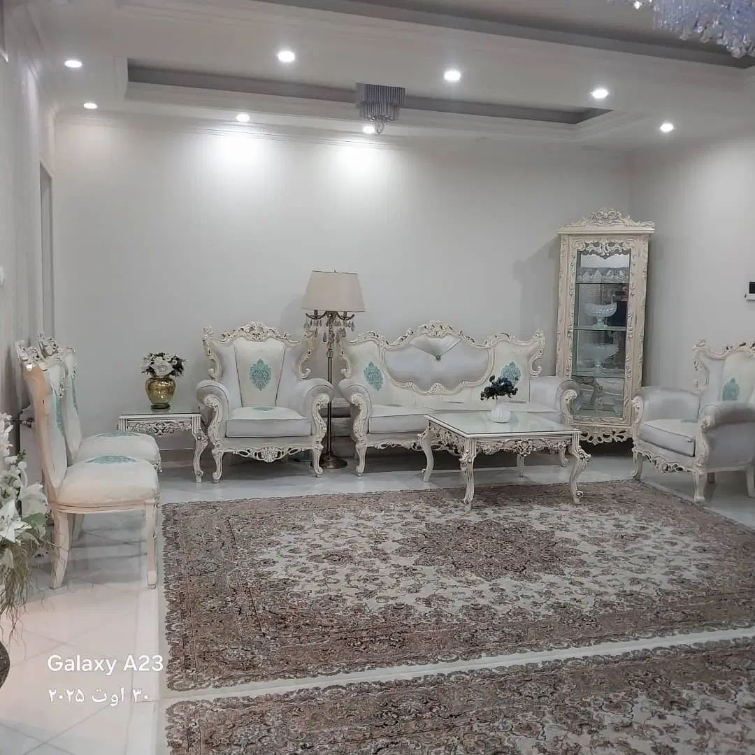 مبلمان کلاسیک و استیل به دلیل معاوضه خونه میفروشم|مبلمان خانگی و میز عسلی|تهران, تهرانسر غربی|دیوار