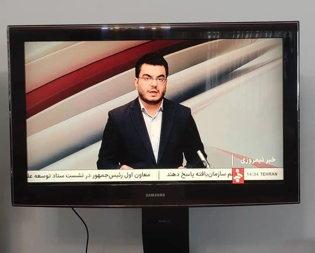 Lcdسامسونگ 40 اینچ همراه با میز فرانسوی|تلویزیون و پروژکتور|تهران, نگین غرب|دیوار