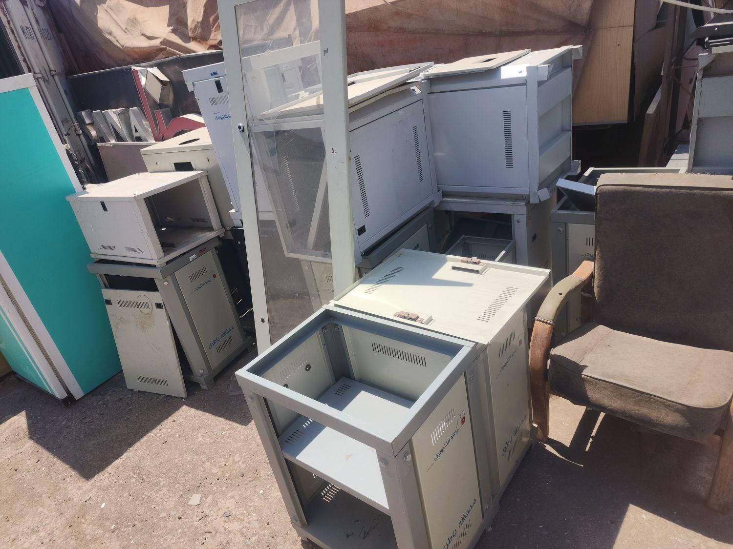 فروش انواع لوازم اداری وقفسه فلزی دسته دوم|دفتر کار|کاشان, قطب راوندی|دیوار