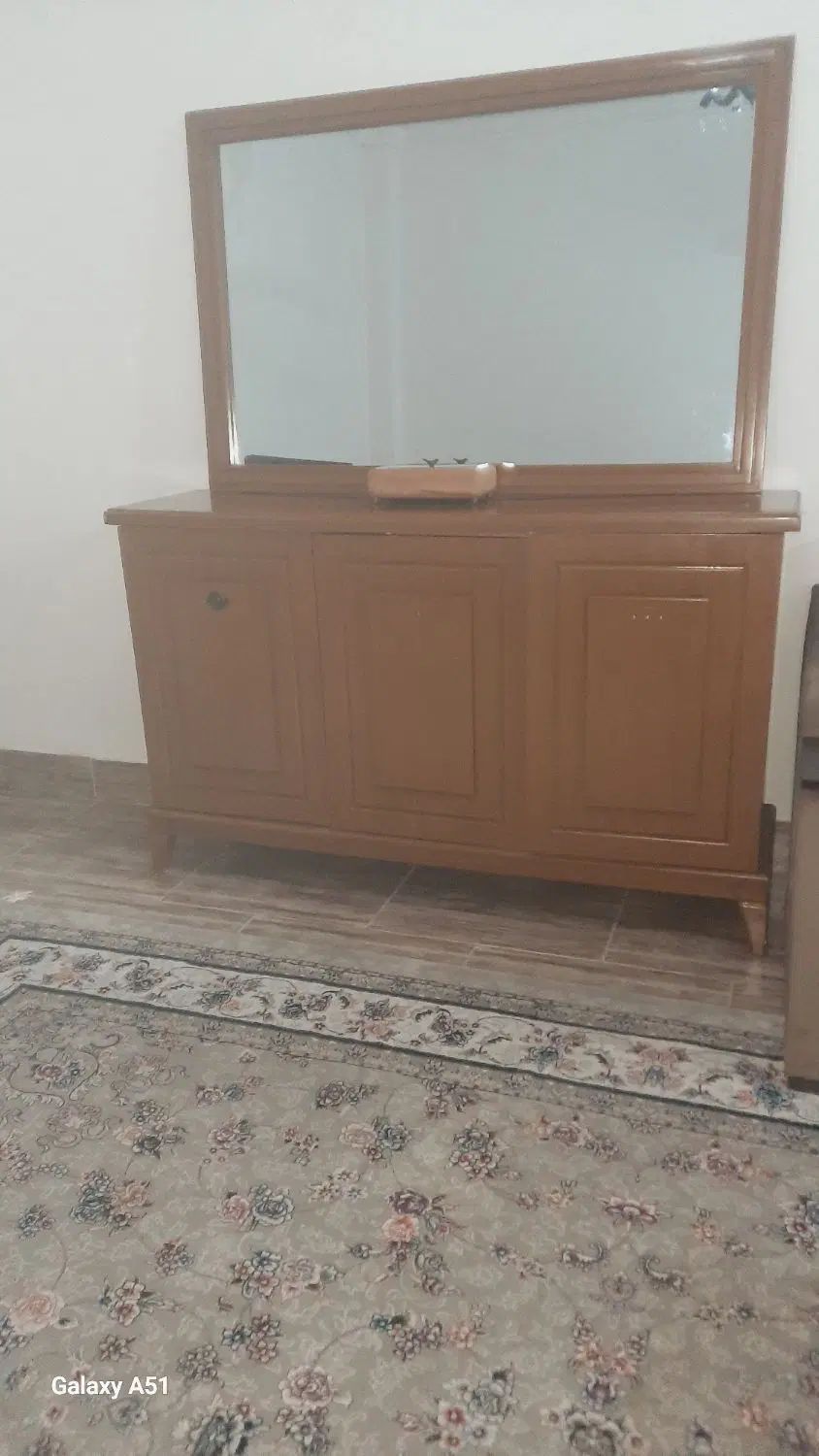 میز کنسول با آئینه|بوفه، ویترین، کنسول|رشت, دیانتی|دیوار