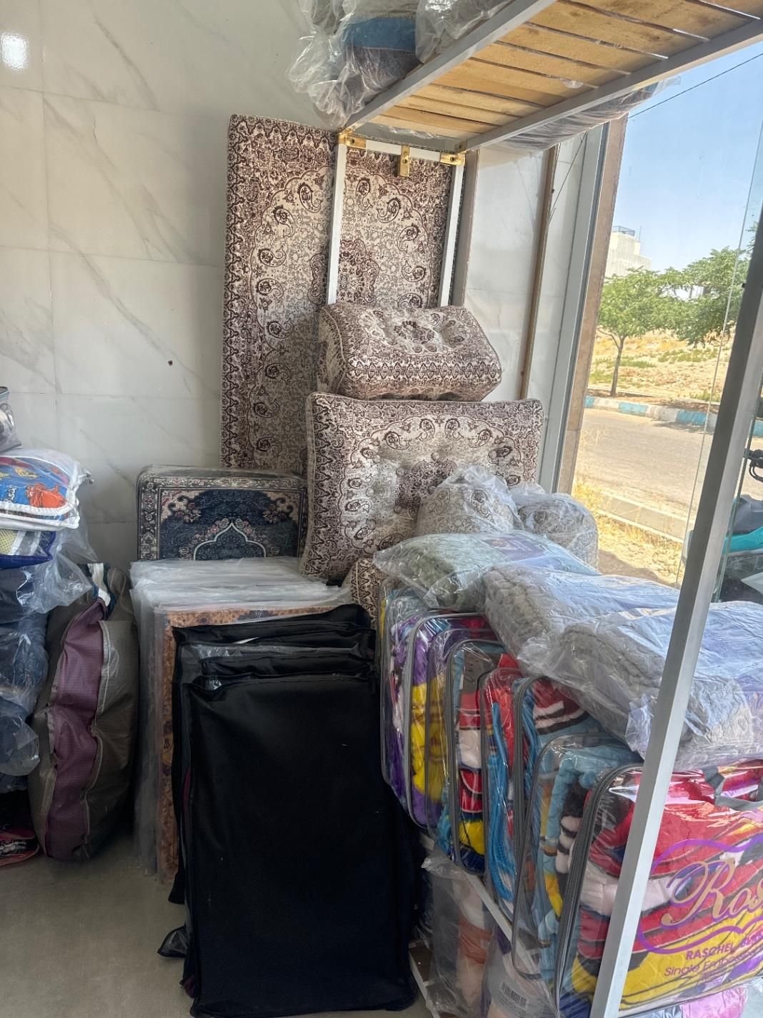 پتو بالشت تشک|رختخواب، بالش، پتو|صدرا-فارس, فاز ۲|دیوار