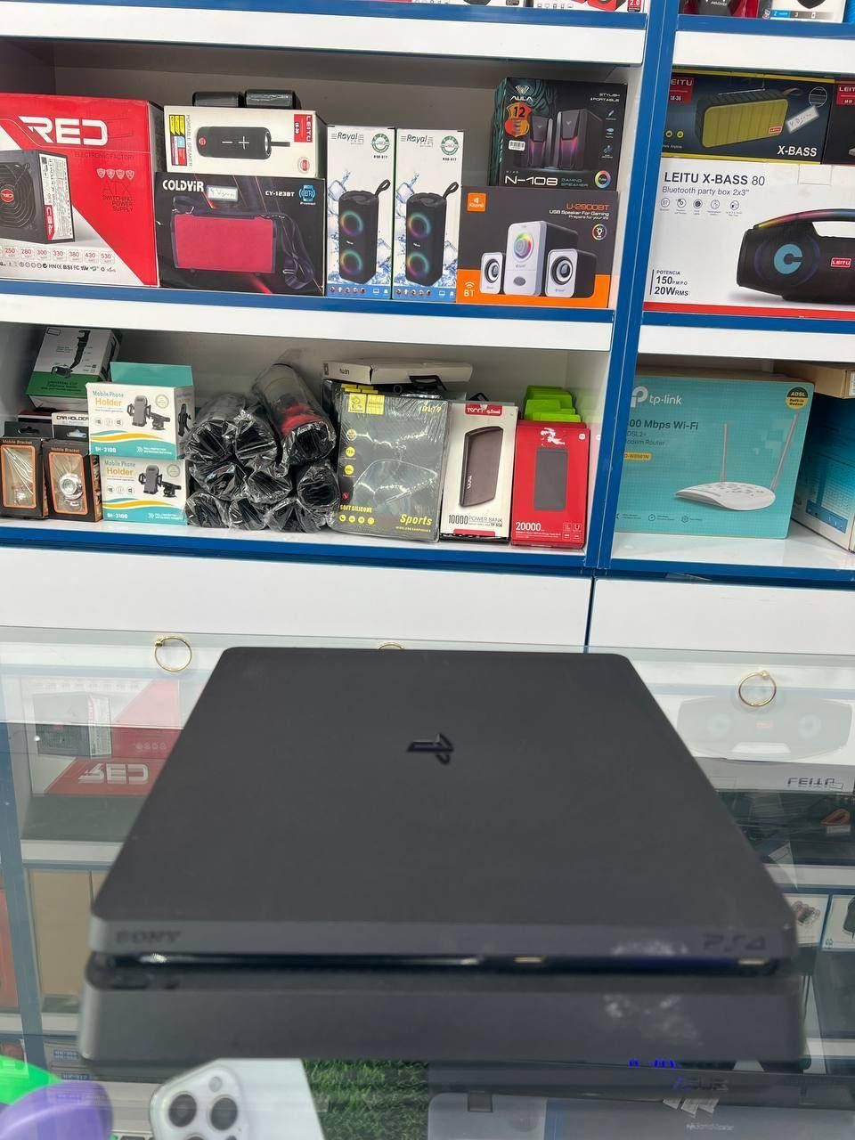 ps4اسلیم 1ترابایت به همراه یک دسته اضافه|کنسول، بازی ویدئویی و آنلاین|کنگاور, |دیوار