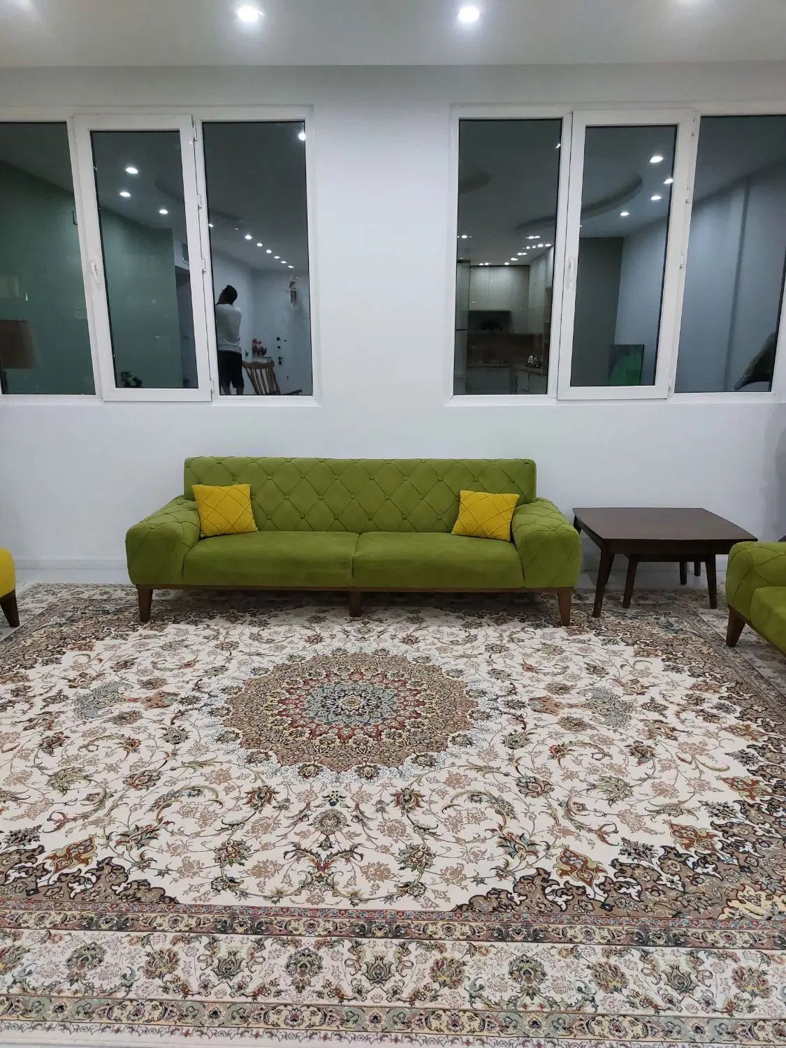 مبلمان ۹ نفره به همراه ۴ میز جلو مبلی|مبلمان خانگی و میز عسلی|مشهد, فرهنگیان (شهرک غرب)|دیوار