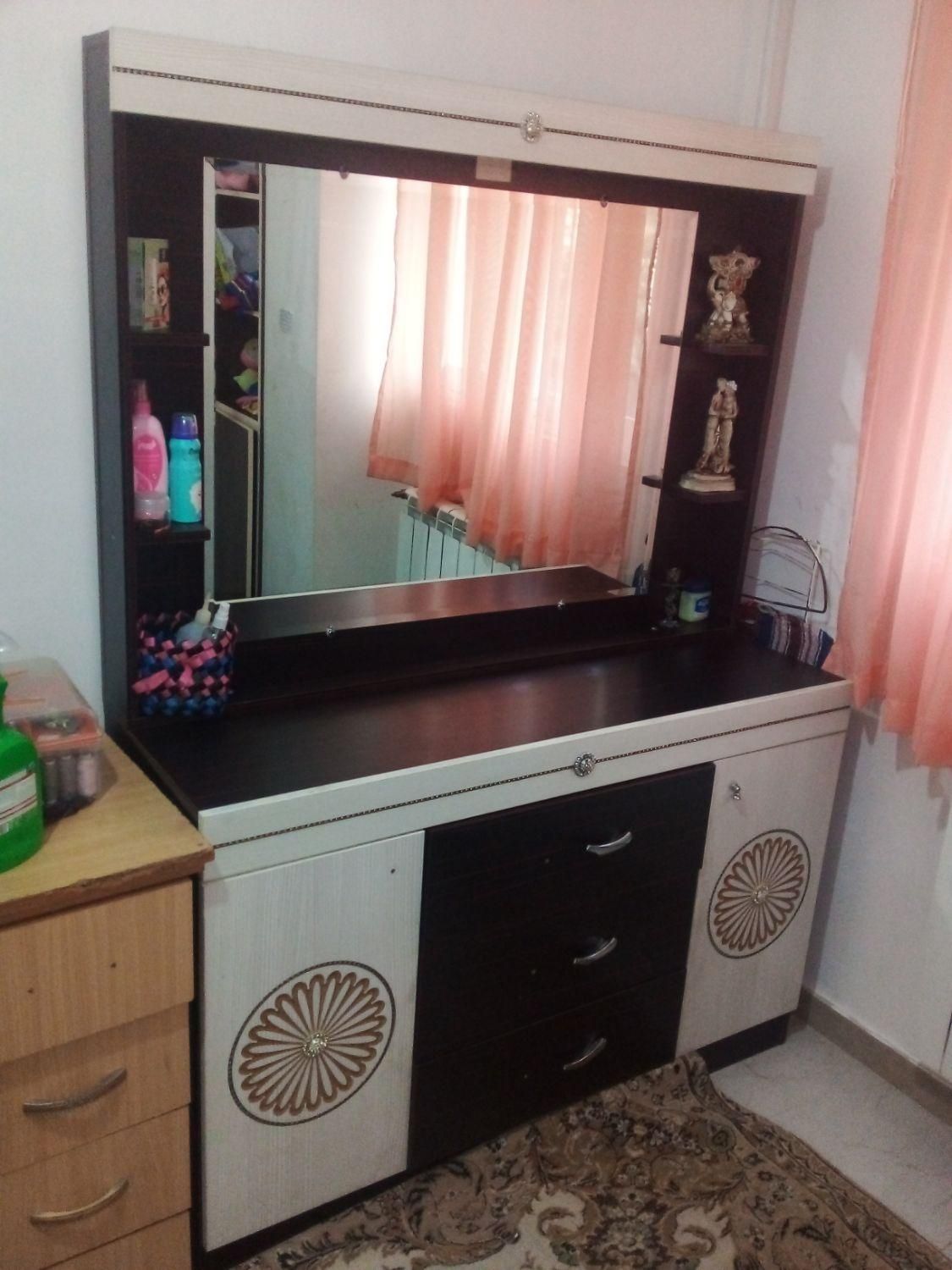 میز آرایش درحد نو|مبلمان خانگی و میز عسلی|رشت, آب و برق|دیوار