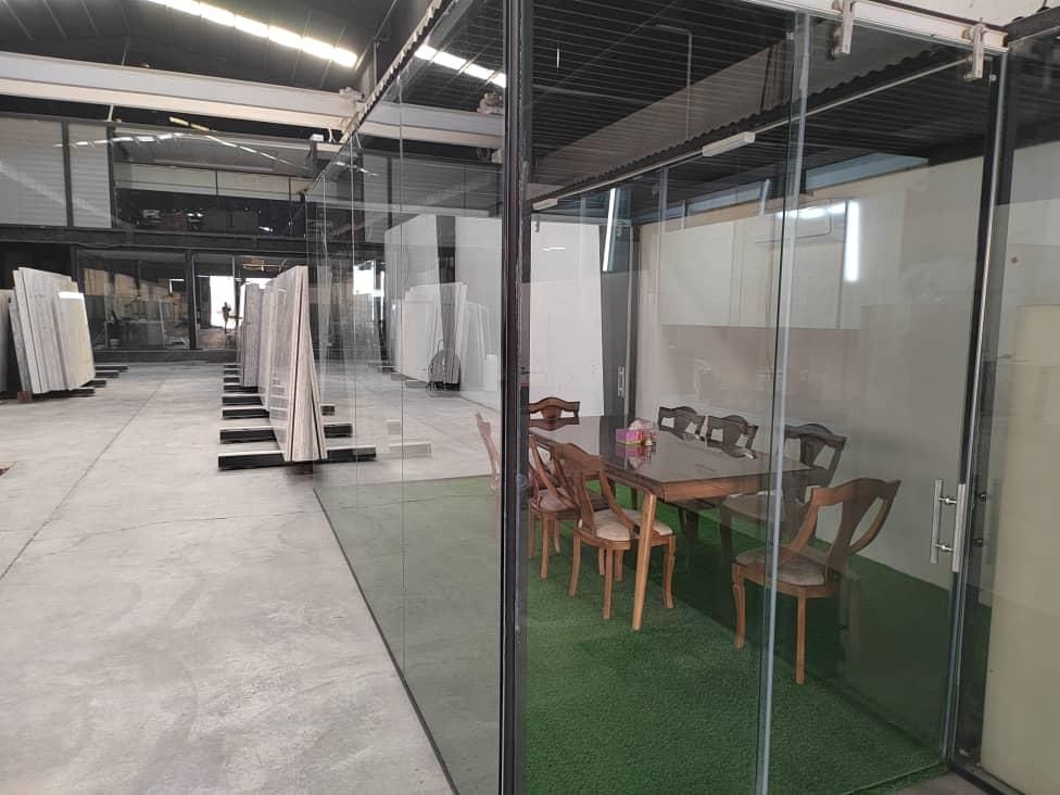 نصب وتعمیر شیشه سکوریت وکرکره برقی|خدمات پیشه و مهارت|شاهین‌شهر, شهرک صنعتی|دیوار