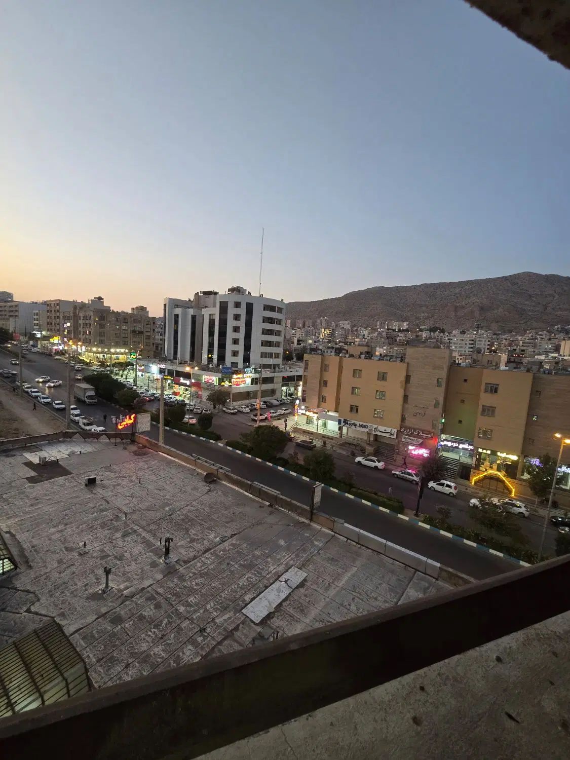 فروش دو خواب شخصی ساز شهر صدرا بر بلوار مولانا|فروش آپارتمان|شیراز, غدیر شمالی|دیوار