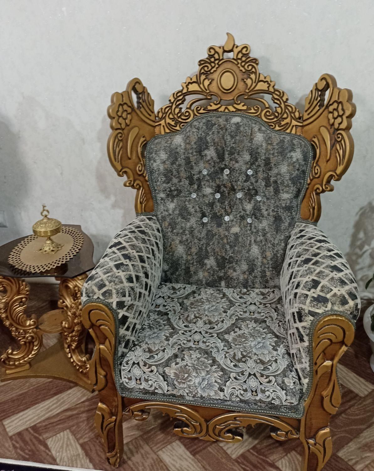 مبل سلطنتی ۹ نفره در حد نو|مبلمان خانگی و میز عسلی|گرمی, |دیوار