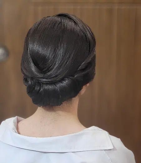 خدمات شینیون مو.با کمترین هزینه فقط و فقط ۳۰۰|خدمات آرایشگری و زیبایی|اصفهان, خوراسگان|دیوار