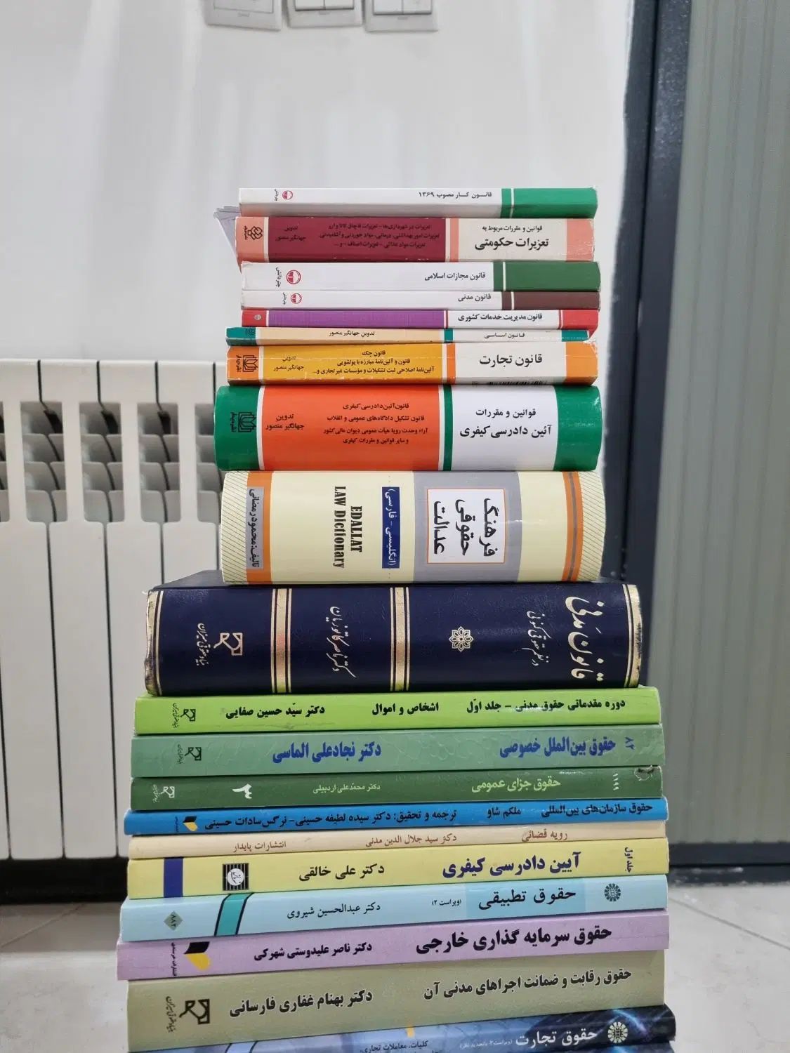 35 جلد کتاب حقوقی درحد نو نو|کتاب و مجله آموزشی|تهران, شهرک آزادی|دیوار