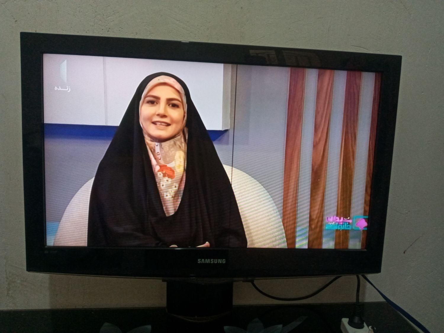 ال سی دی ۳۲اینچ به همراه میز|تلویزیون و پروژکتور|دهلران, |دیوار