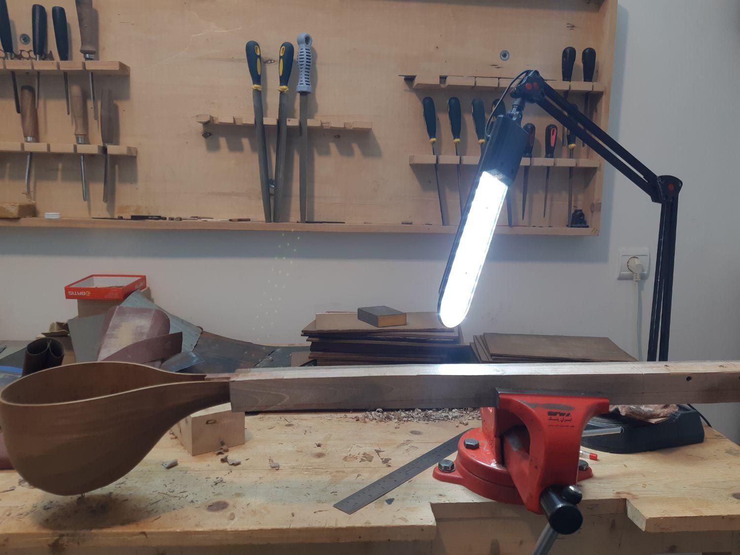 ساخت سه تار و تعمیرات سازهای چوبی و زهی|سازهای سنتی|گنبد کاووس, |دیوار