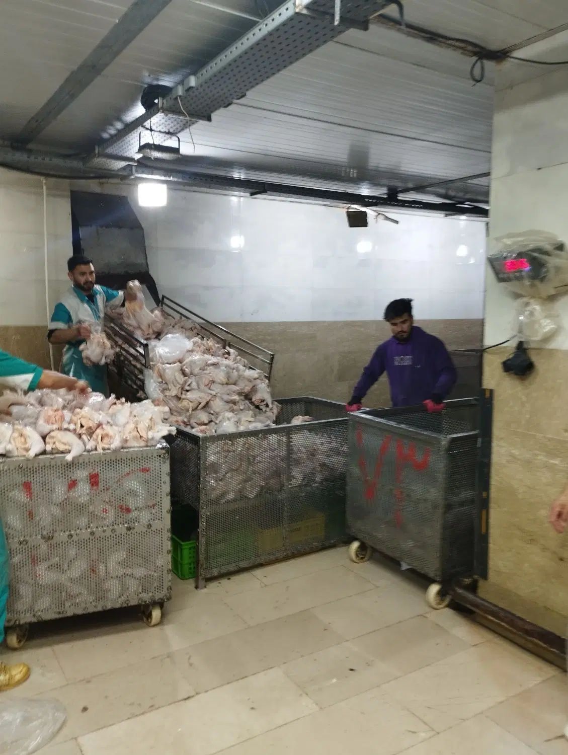 به تعدادی وسط کار آقا نیازمندیم 25تا30میلیون حقوق|استخدام صنعتی، فنی، مهندسی|بومهن, |دیوار