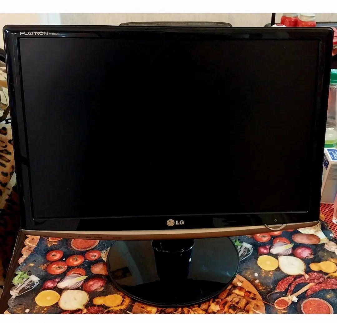 مونیتور ۱۹ اینچ LG|قطعات و لوازم جانبی رایانه|رشت, کوی فرهنگیان|دیوار