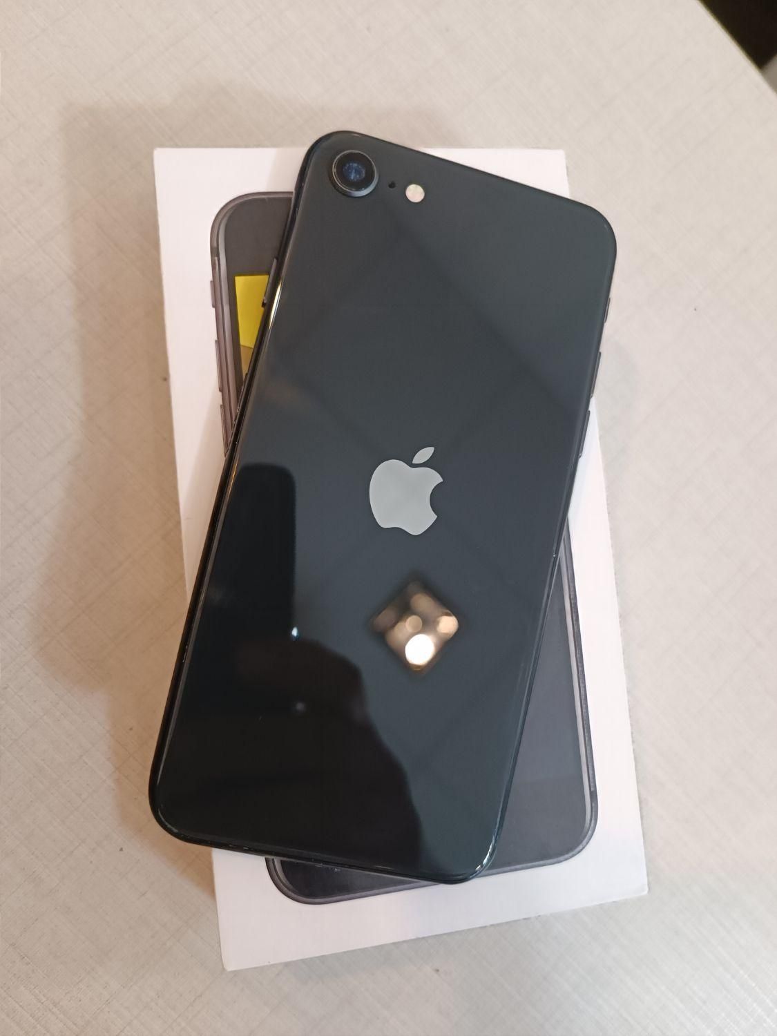 گوشی iPhone SE 2020 128گیگ در حد|موبایل|ارومیه, |دیوار