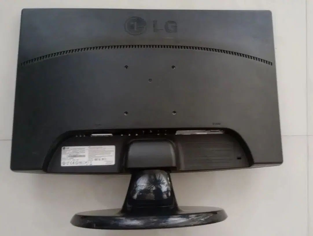 مانیتور الجی FLATIRON w1943ss 19in|قطعات و لوازم جانبی رایانه|مشهد, آزادشهر|دیوار