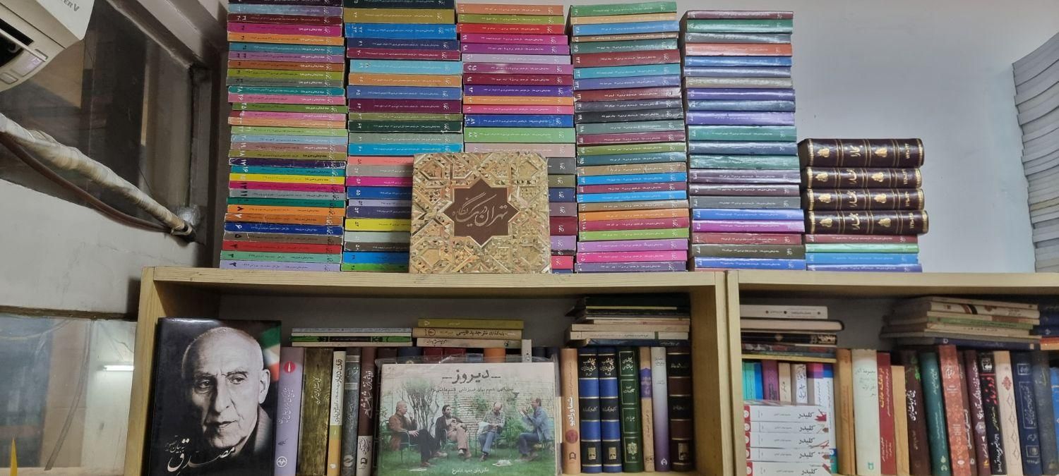 تعدادی مجله بخارا|مجلات|تهران, فلسطین (میدان انقلاب)|دیوار