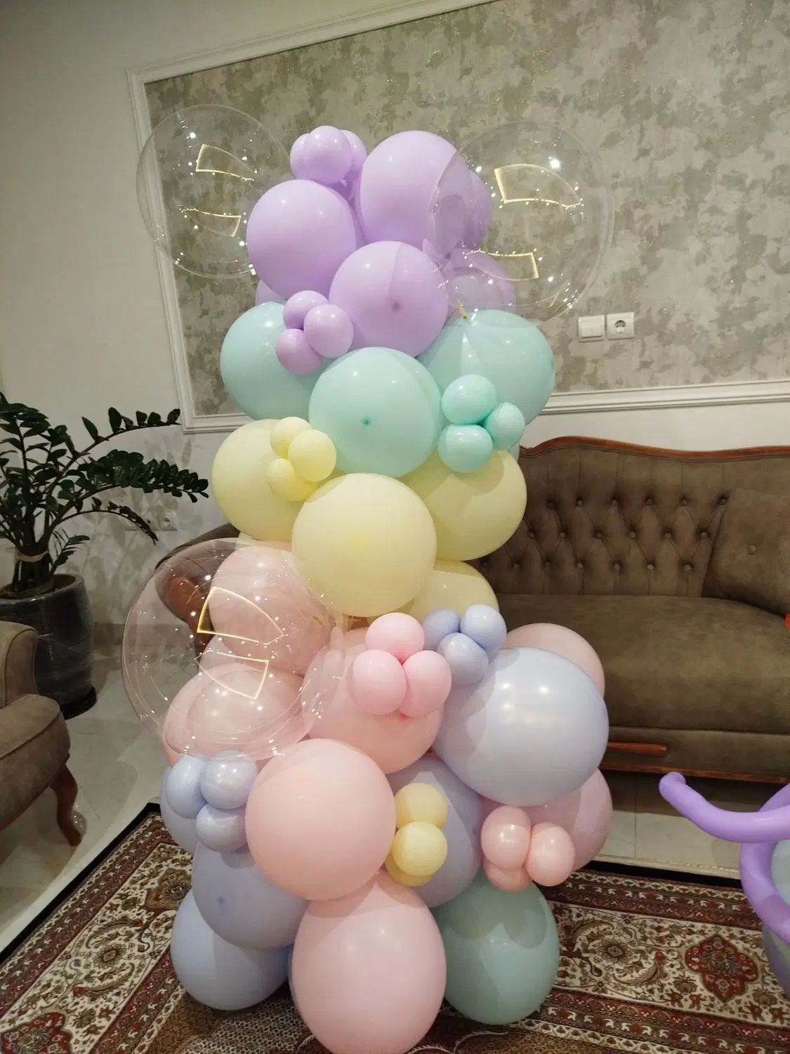 بادکنک|اسباب‌‌بازی|مشهد, پروین اعتصامی|دیوار