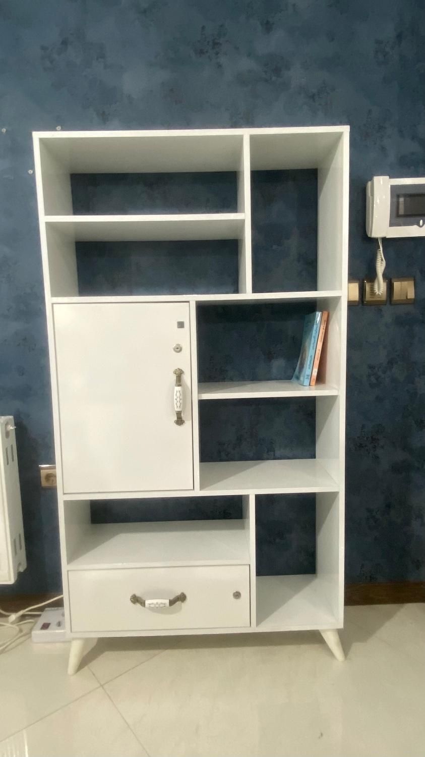 کتابخانه|کتابخانه، شلف، قفسه‌های دیواری|اصفهان, دشتستان|دیوار