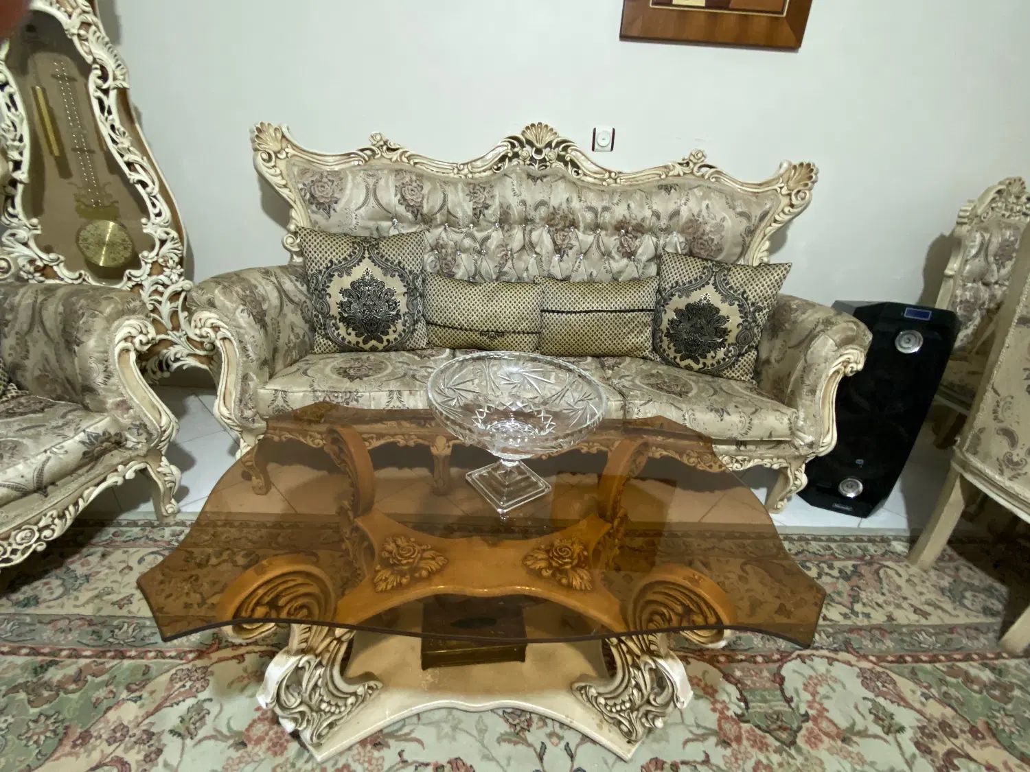 مبل سلطنتی چوب گردو|مبلمان خانگی و میز عسلی|کرج, باغستان|دیوار