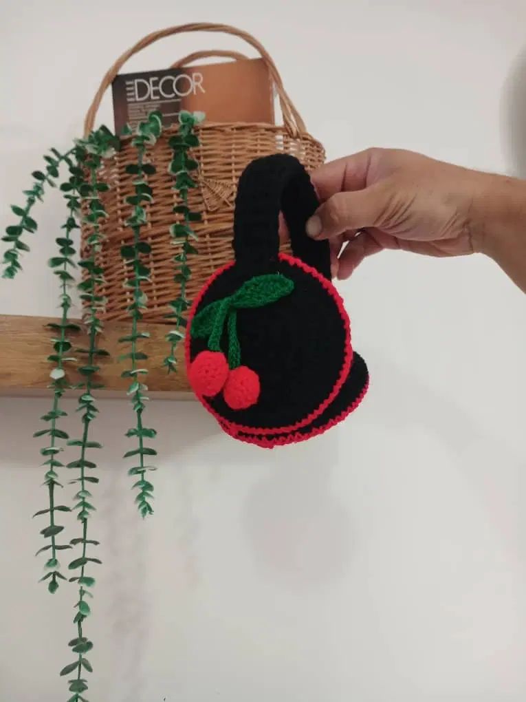 گوشگیر دست بافت|لباس|رشت, یخسازی|دیوار