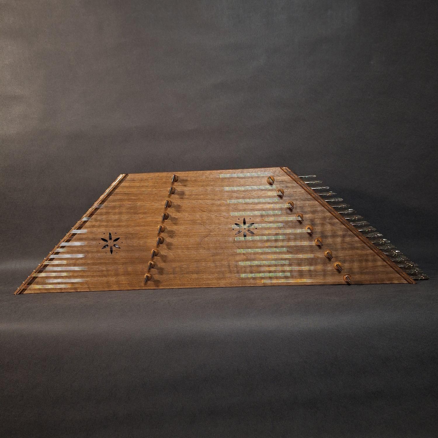 سنتور هنرجویی طهرانی آزاد|سازهای سنتی|مشهد, هفت تیر (حافظ)|دیوار