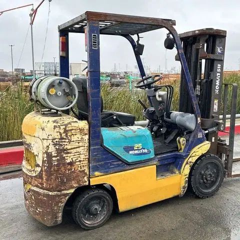 لیفتراک کوماتسو ژاپن ۲.۵ تن|خودرو سنگین|رشت, شهرک صنعتی|دیوار