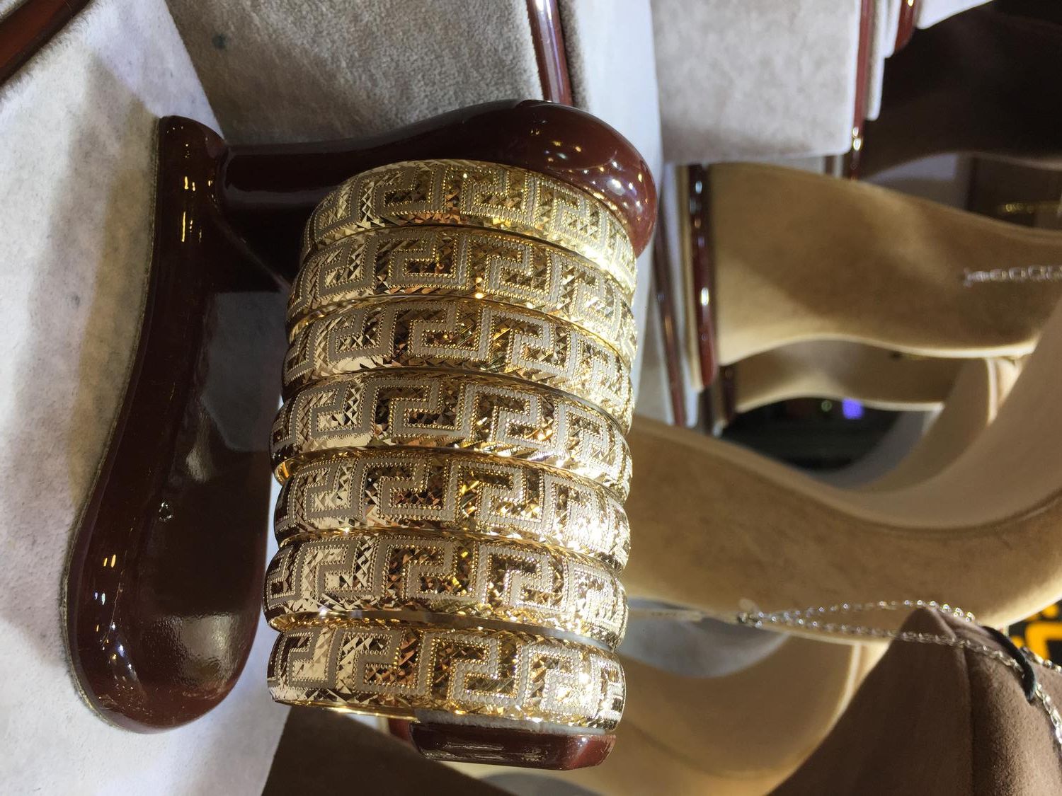 نیم پهن مدل ورساچ|جواهرات|کاشان, بازار کاشان|دیوار