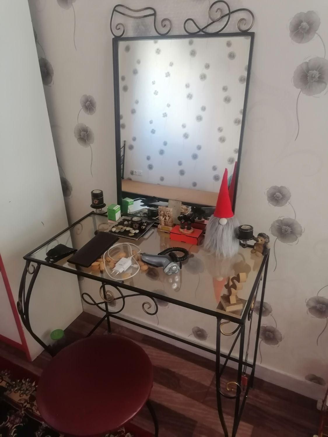 ست تخت و میز ارایش فرفوژه|تخت و سرویس خواب|صدرا-فارس, فاز ۱|دیوار