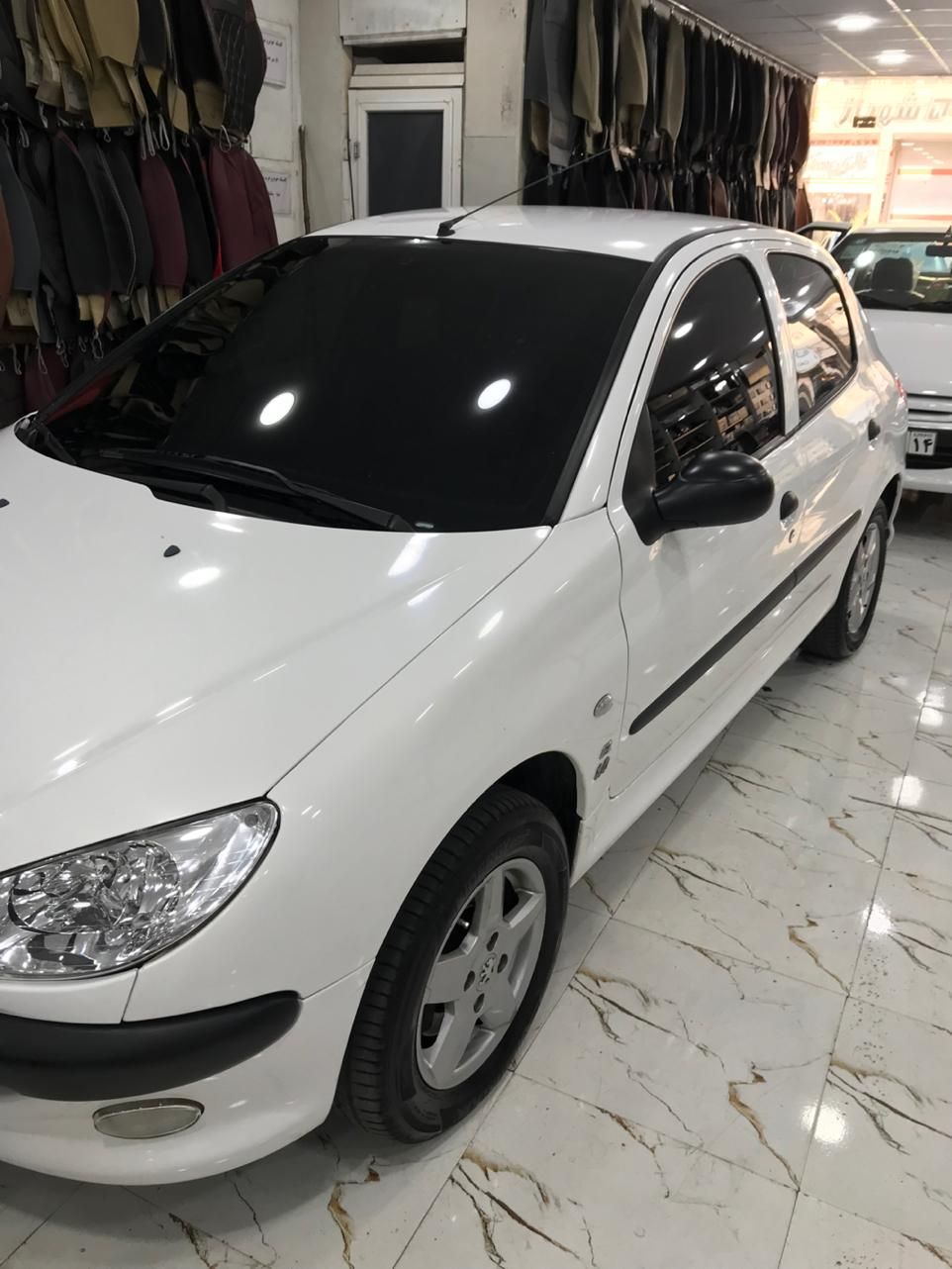 شیشه دودی سیار در محل شما همراه با ضمانت|خدمات موتور و ماشین|اهواز, کیان اباد|دیوار