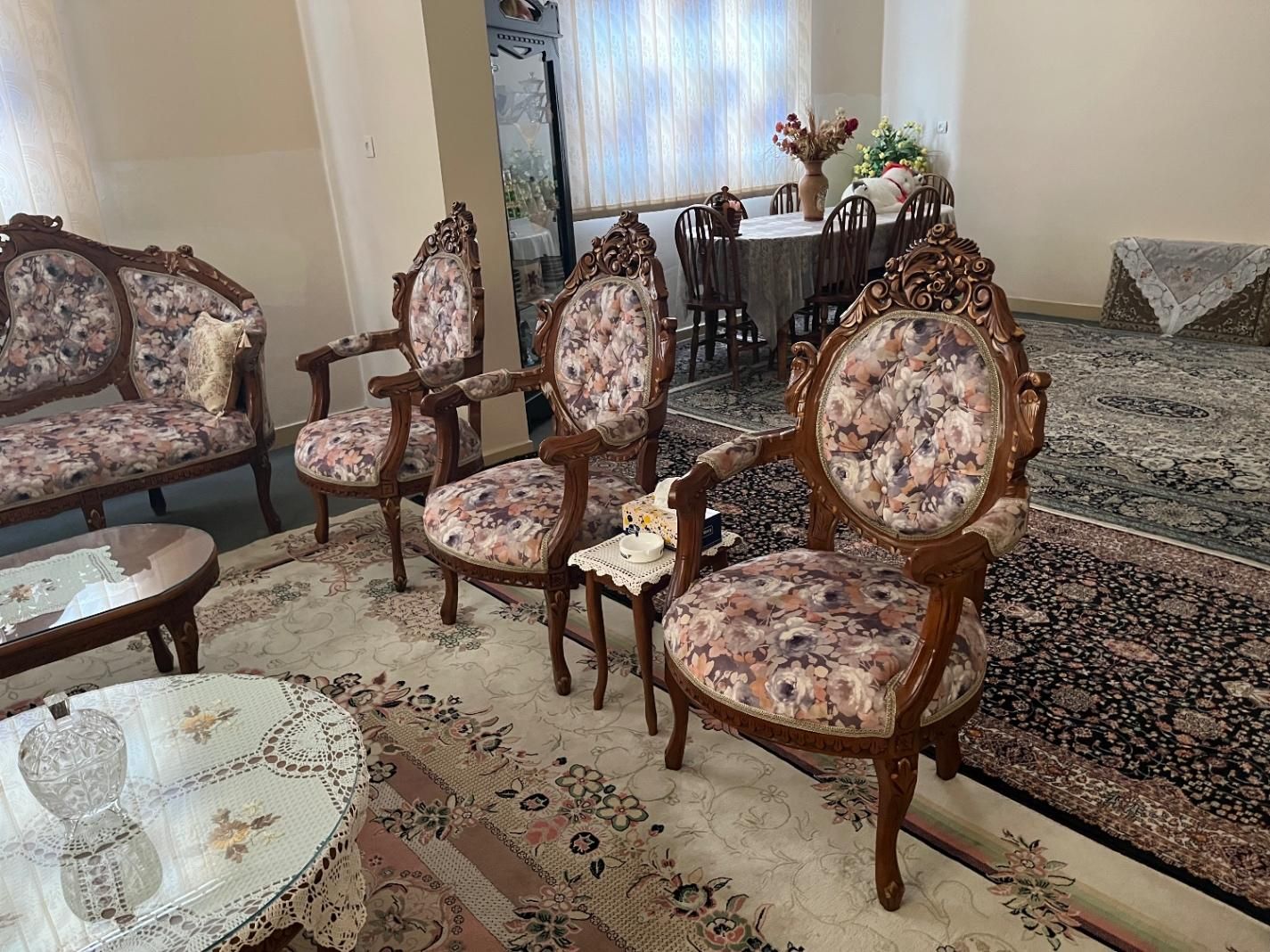 مبلمان سلطنتی به همراه میز ناهار خوری|مبلمان خانگی و میز عسلی|بندرعباس, |دیوار