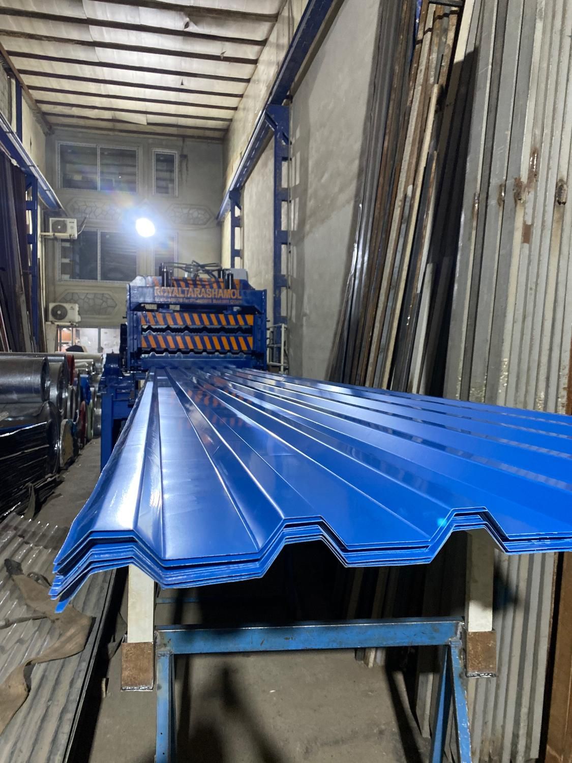 فروش ورق شیروانی رنگی و گالوانیزه طرح سفال ذوزنقه|عمده‌فروشی|تهران, شهرک ابوذر|دیوار