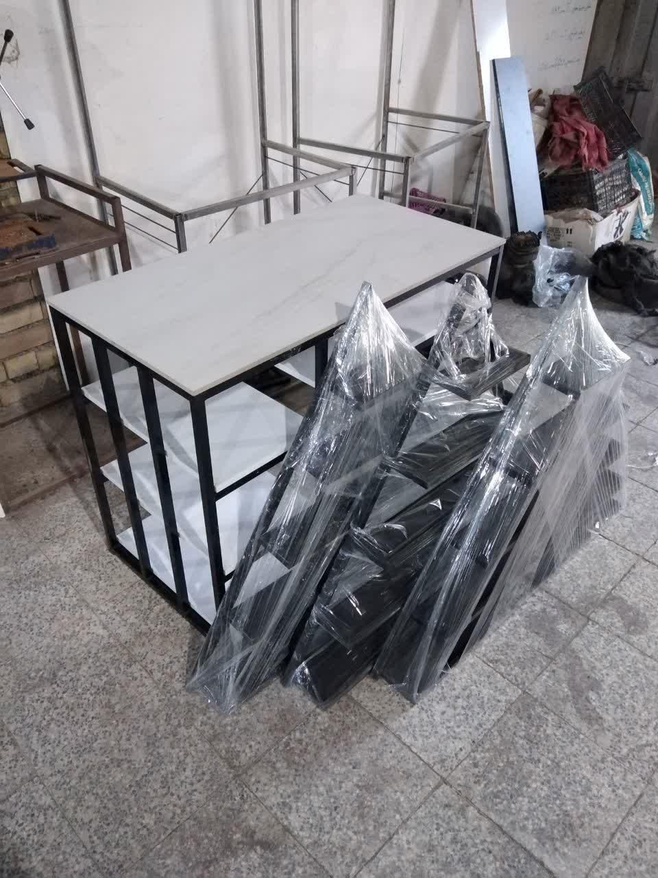 استند لاک دیواری|آرایشگاه و سالنهای زیبایی|اصفهان, قهجاورستان|دیوار