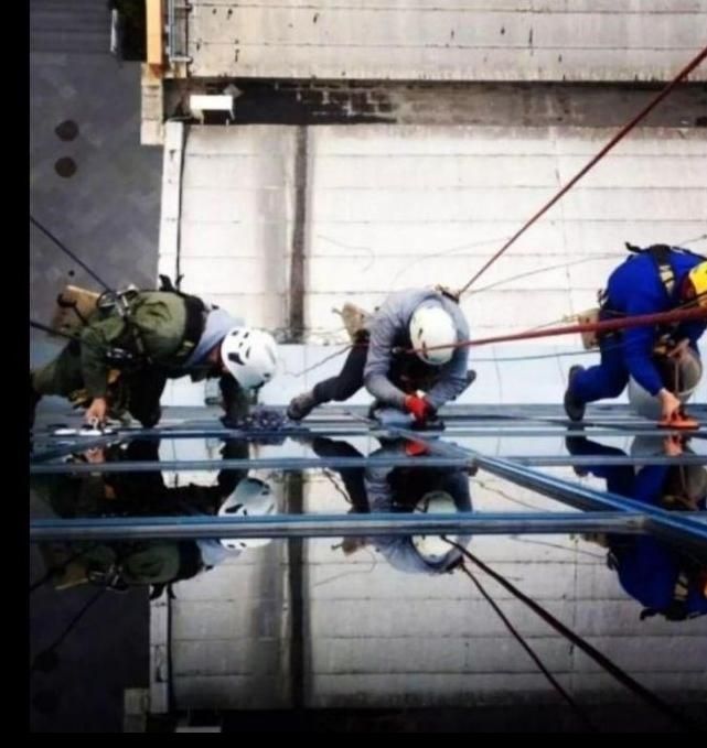 کاردر ارتفاع نماشویی عایق نانو نقاشی پیچ و رولپلاک|خدمات پیشه و مهارت|رشت, بلوار گیلان|دیوار