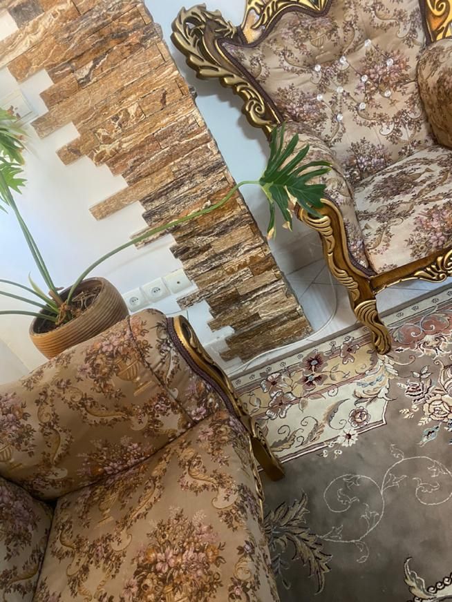 دو دست مبل بسیار شیک و تمیز|مبلمان خانگی و میز عسلی|بروجرد, |دیوار