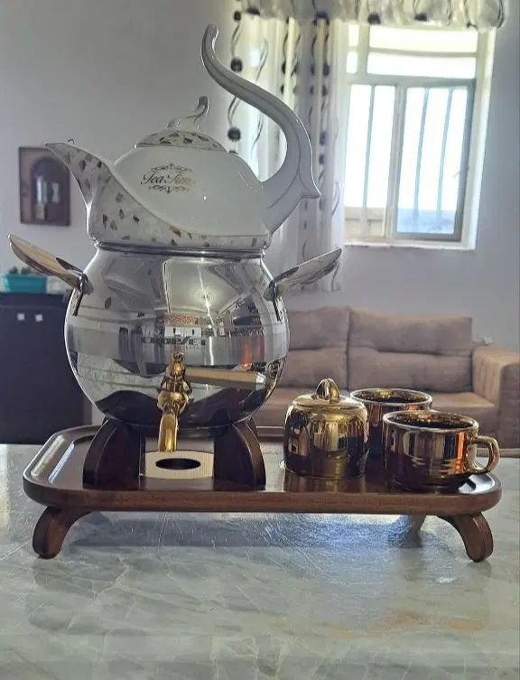 ست کتری وقوری بهمراه سینی چوبی وفنجان وقندان|ظروف سرو و پذیرایی|کرمان, |دیوار
