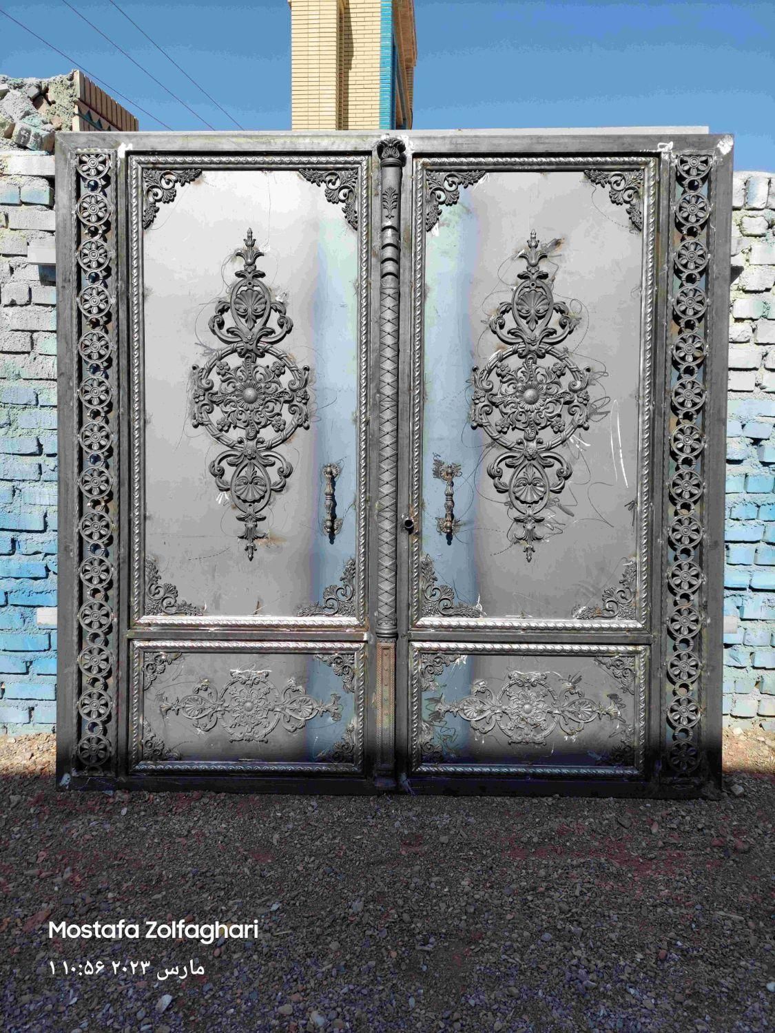 بنام خدا فروش هر نوع درب حیاط|خدمات پیشه و مهارت|خرم‌آباد, |دیوار