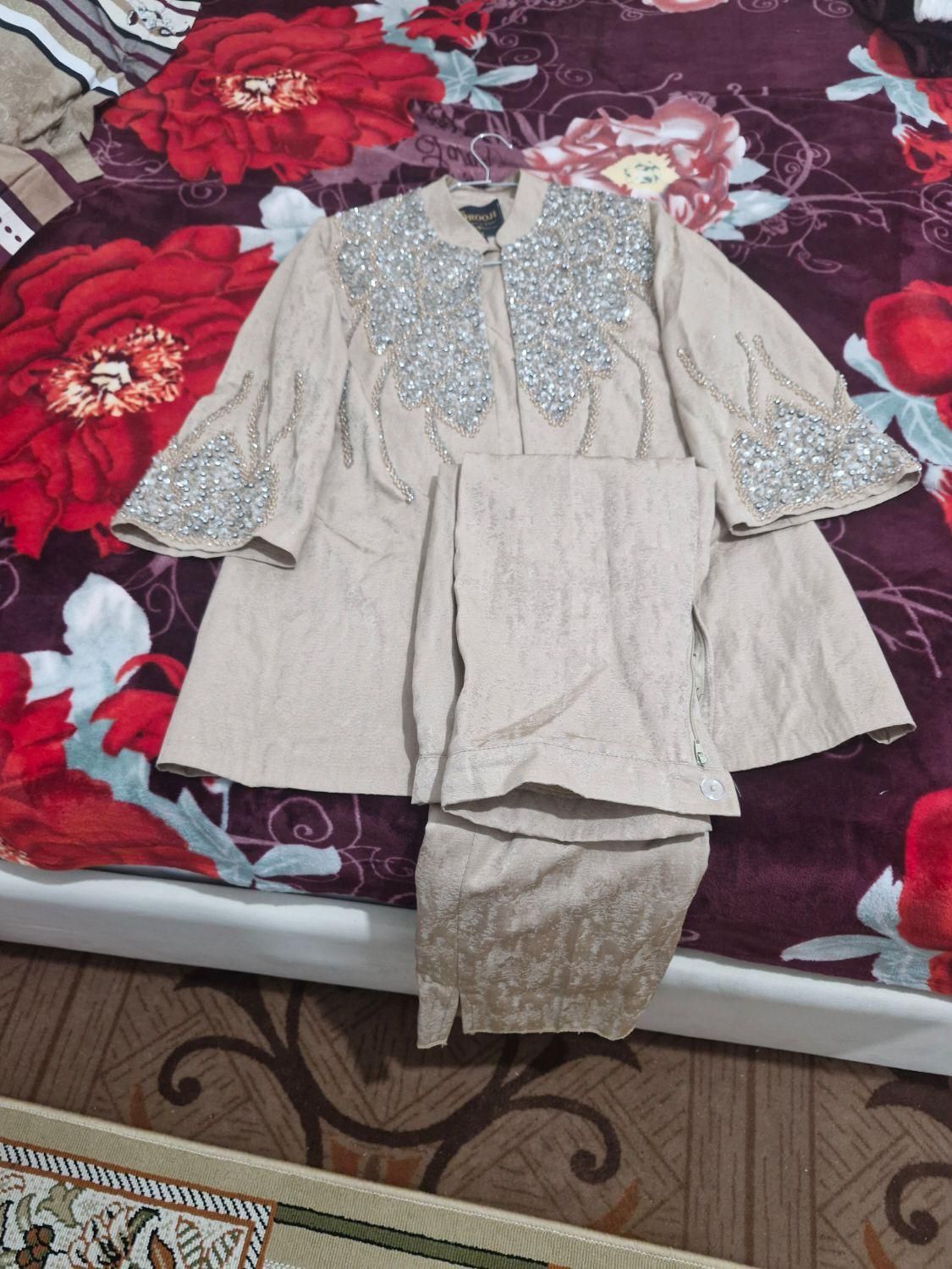 لباس|لباس|یاسوج, |دیوار