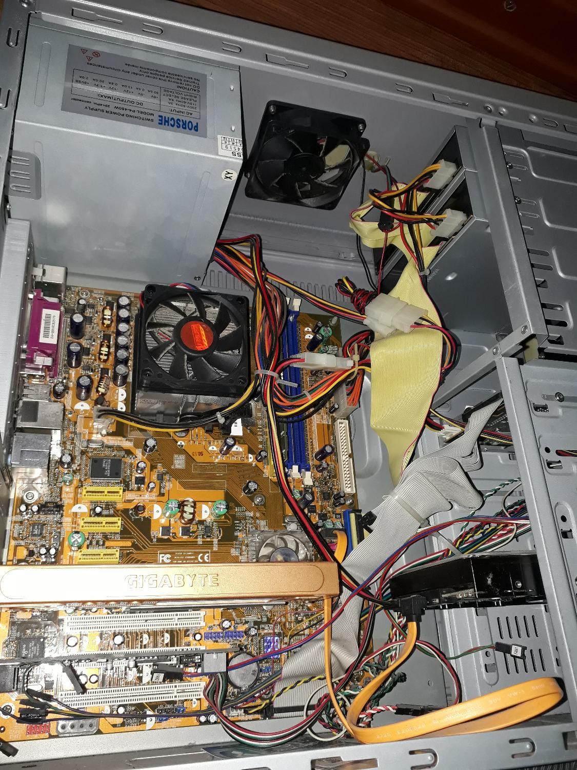 سیستم کامپیوتر رومیزی (الجی LCD/کیس/کیبورد)|رایانه رومیزی|رشت, امین الضرب|دیوار