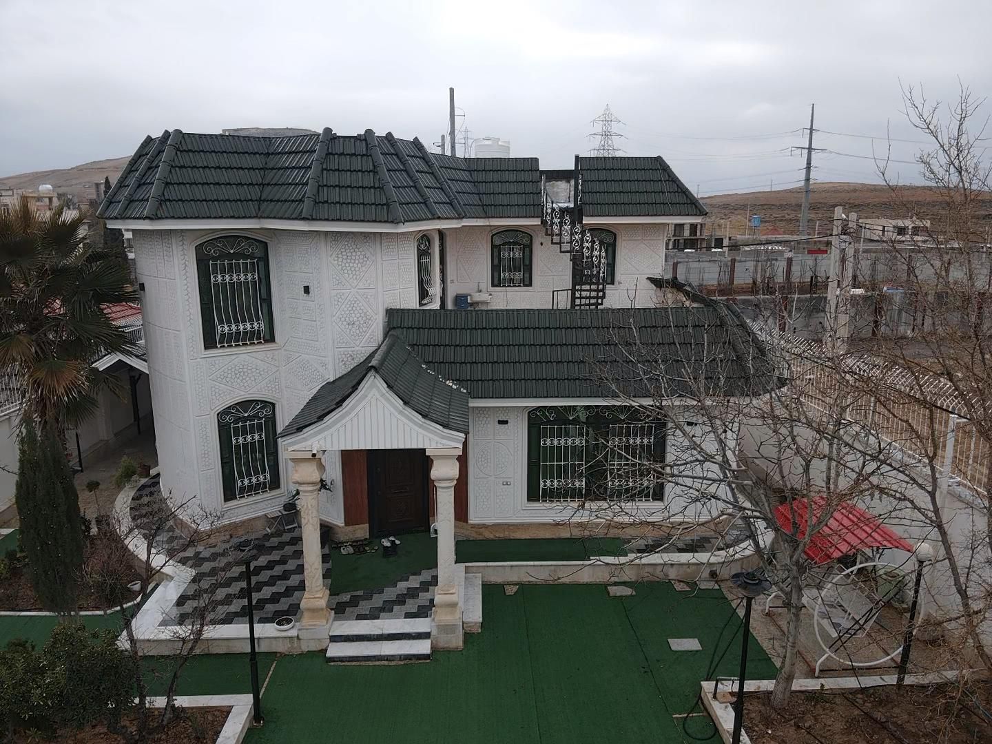 اجاره باغ و ویلا|اجارهٔ کوتاهمدت ویلا و باغ|صدرا-فارس, فاز ۱|دیوار