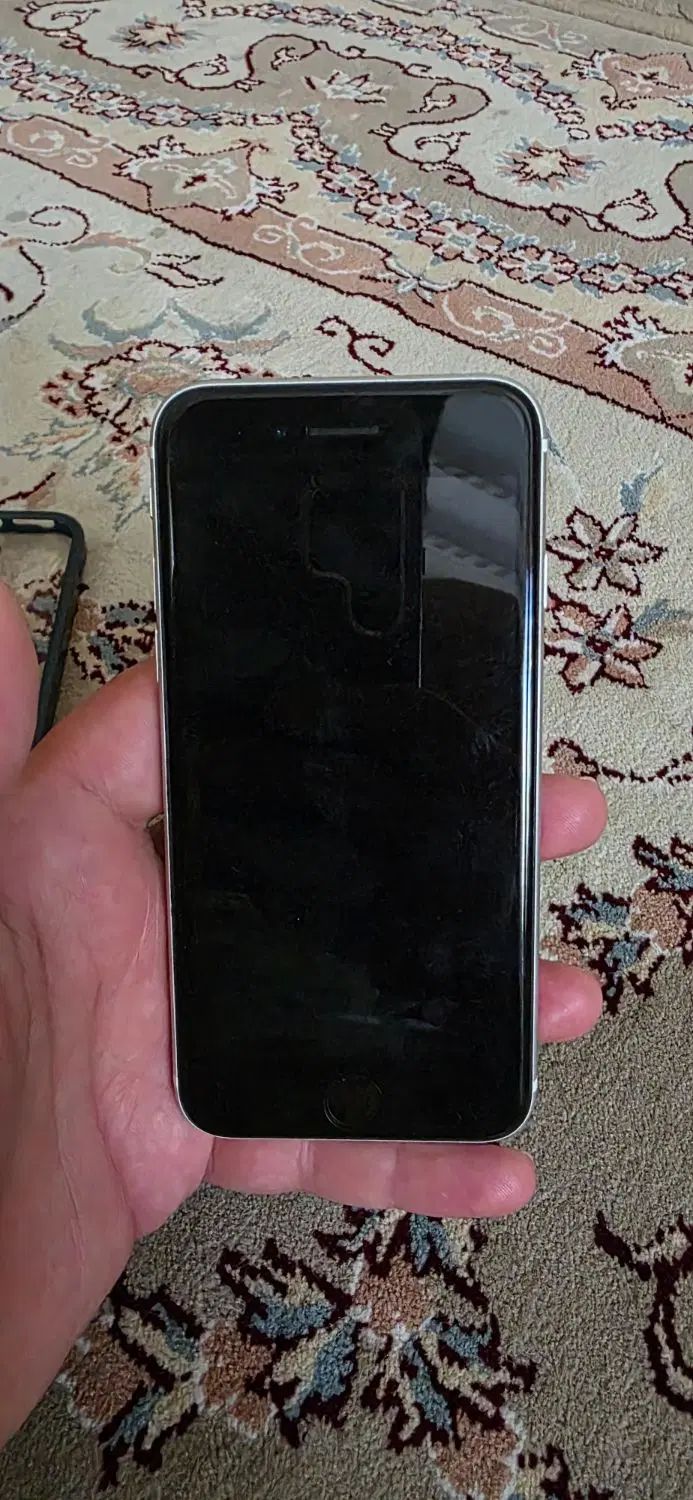 APPLE SE2020|موبایل|تهران, توحید|دیوار